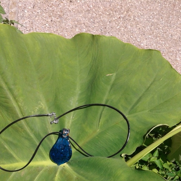 Hand blown Blue Glass Teardrop Pendant - Picture 4 of 6